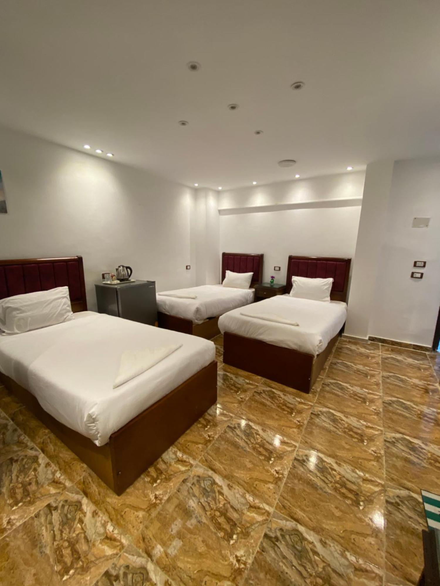 Middle East Pyramids Hotel Kafrat al Jabal Exterior photo